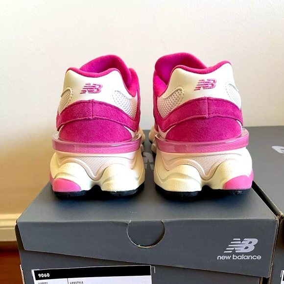 💓💞🌺 NEW BALANCE 9060 FUCHSIA PINK 💓💞🌺 - Picture 5 of 5